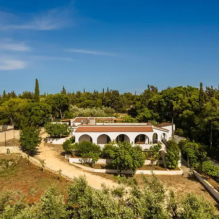 Noi- Noi The Lägenhet Antipata (Erisos)